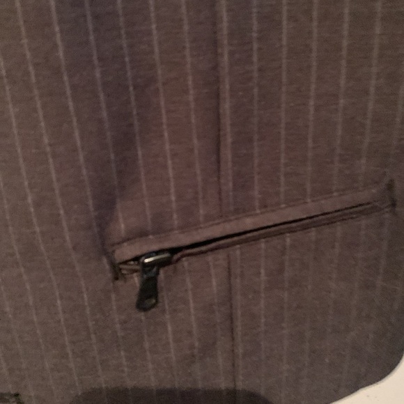 Extremely Sharp Kenneth Cole Black Pinstripe Vest with 2 zip up pockets SZ L - Picture 5 of 7